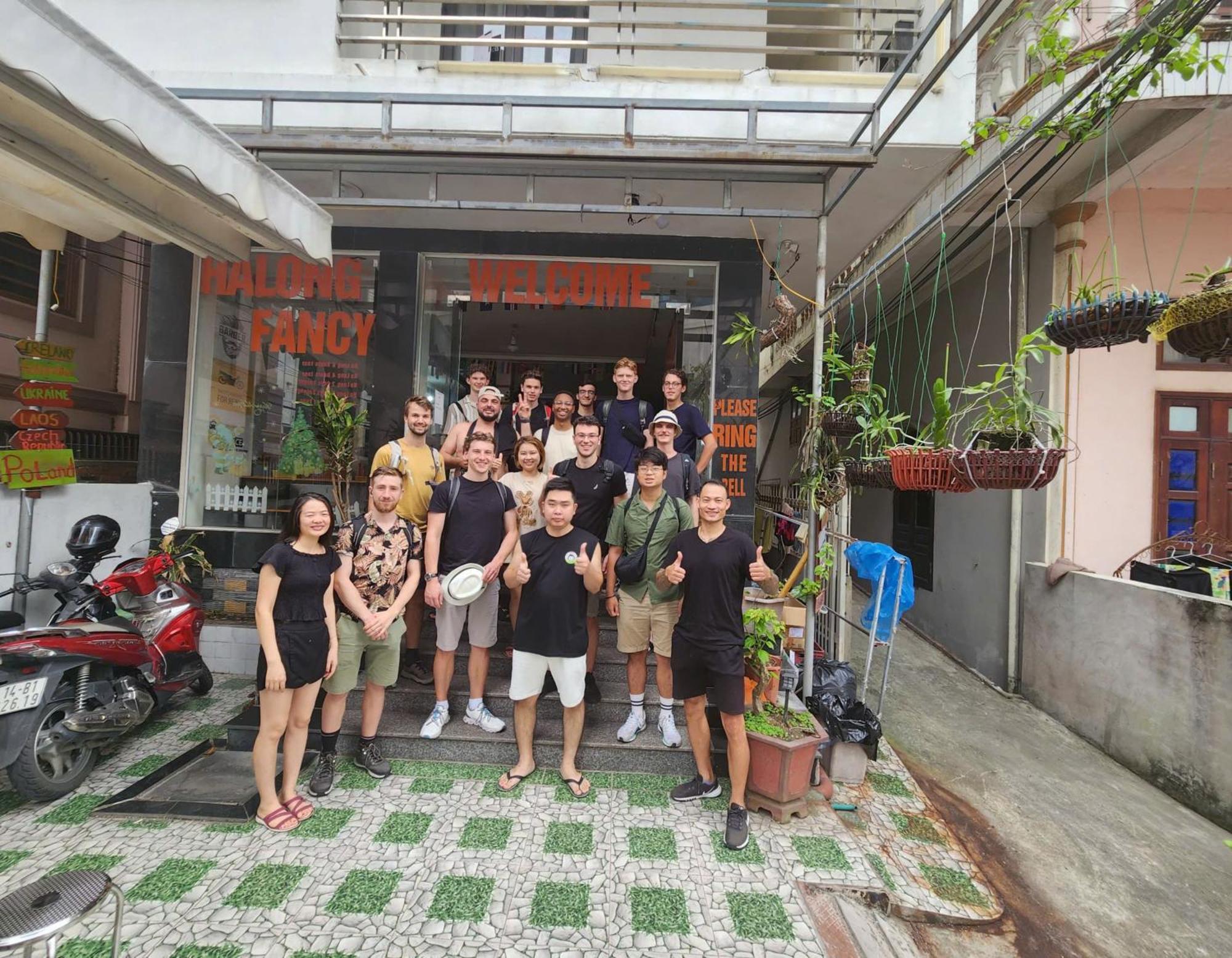 Ha Long Fancy Hostel With Vegetarian And Vegan Restaurant Екстериор снимка