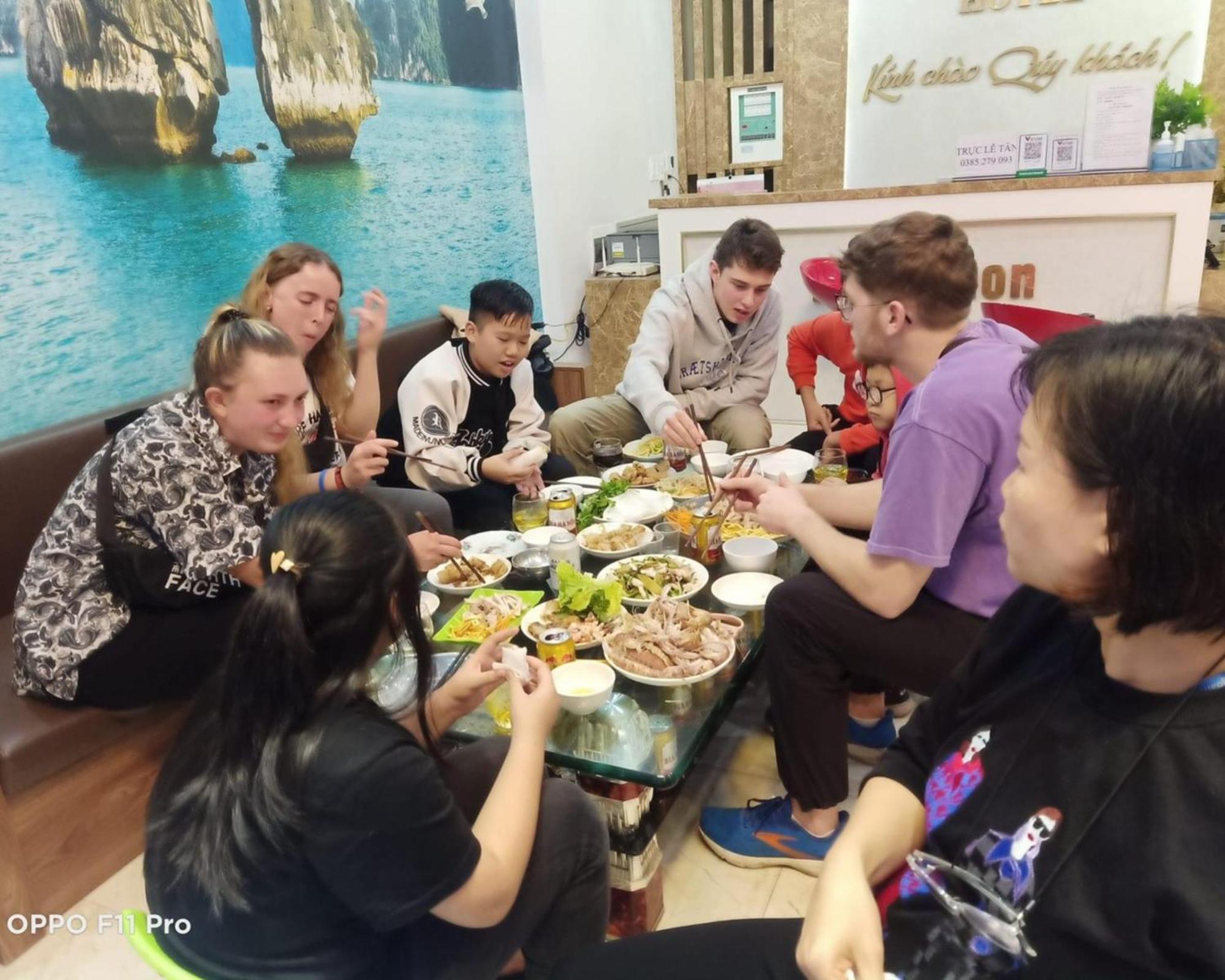 Ha Long Fancy Hostel With Vegetarian And Vegan Restaurant Екстериор снимка