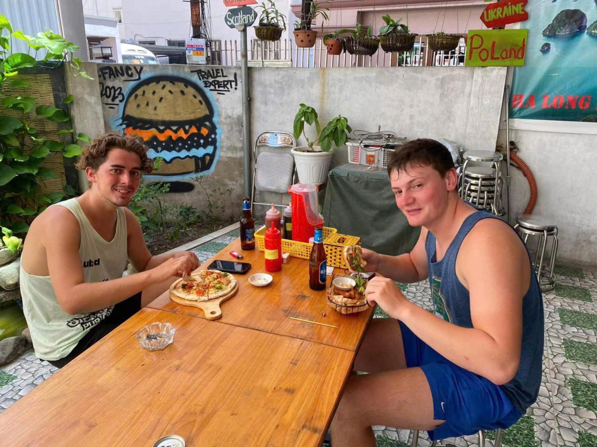 Ha Long Fancy Hostel With Vegetarian And Vegan Restaurant Екстериор снимка