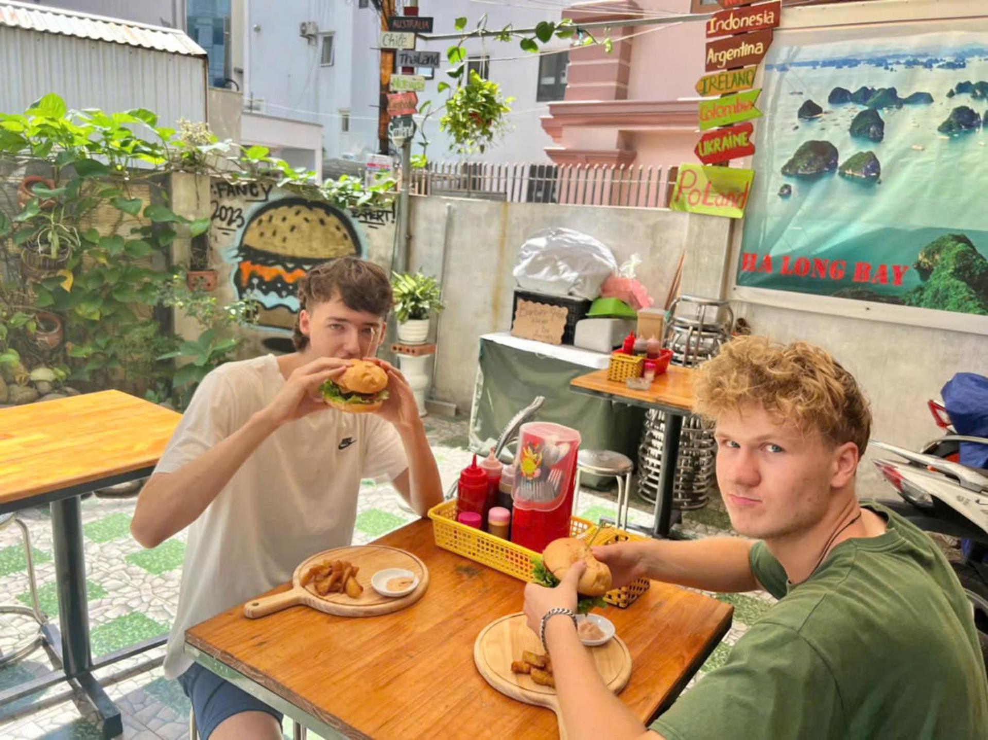 Ha Long Fancy Hostel With Vegetarian And Vegan Restaurant Екстериор снимка